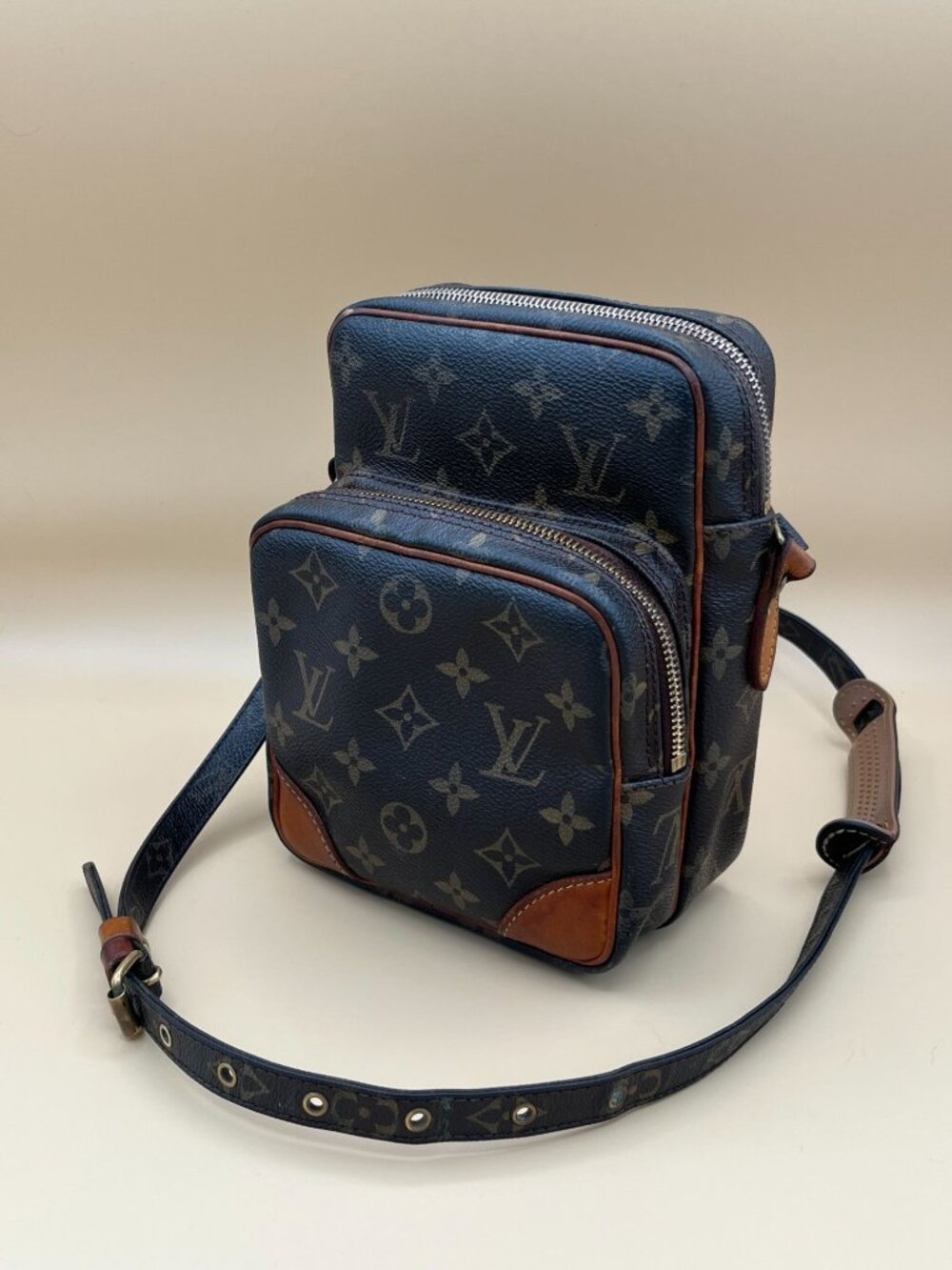 Louis Vuitton Monogram Canvas Camera Style Crossbody Bag Double Zip Studded Stra